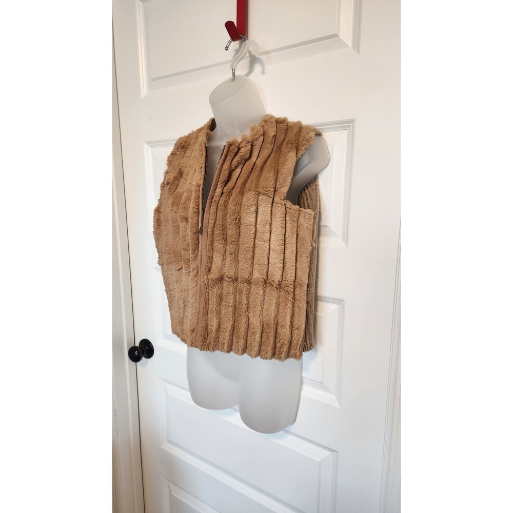 Cynthia Steffe Rabbit Fur Knit Back Vest Size Medium Tan Beige Zip Front - Picture 3 of 13